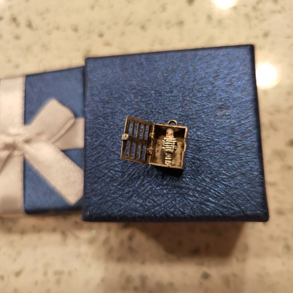 RARE Vintage Silver Prisoner of Love - Picture 1 of 8